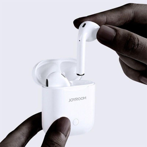 Joyroom-JR-T03S-Wireless-Earbuds-With-Wireless-Charging-Case-2